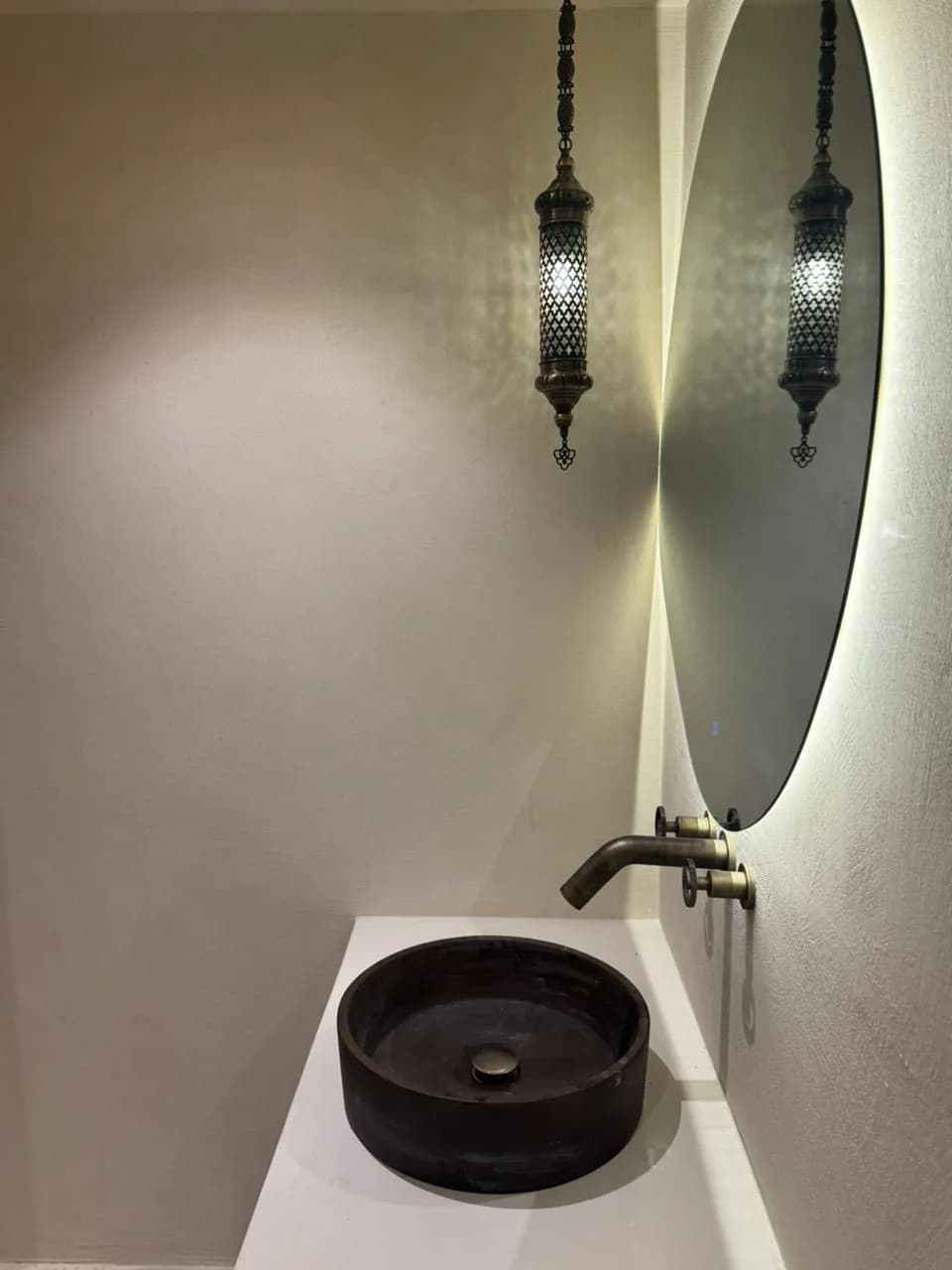 Mediterranean-inspired microcement finishes