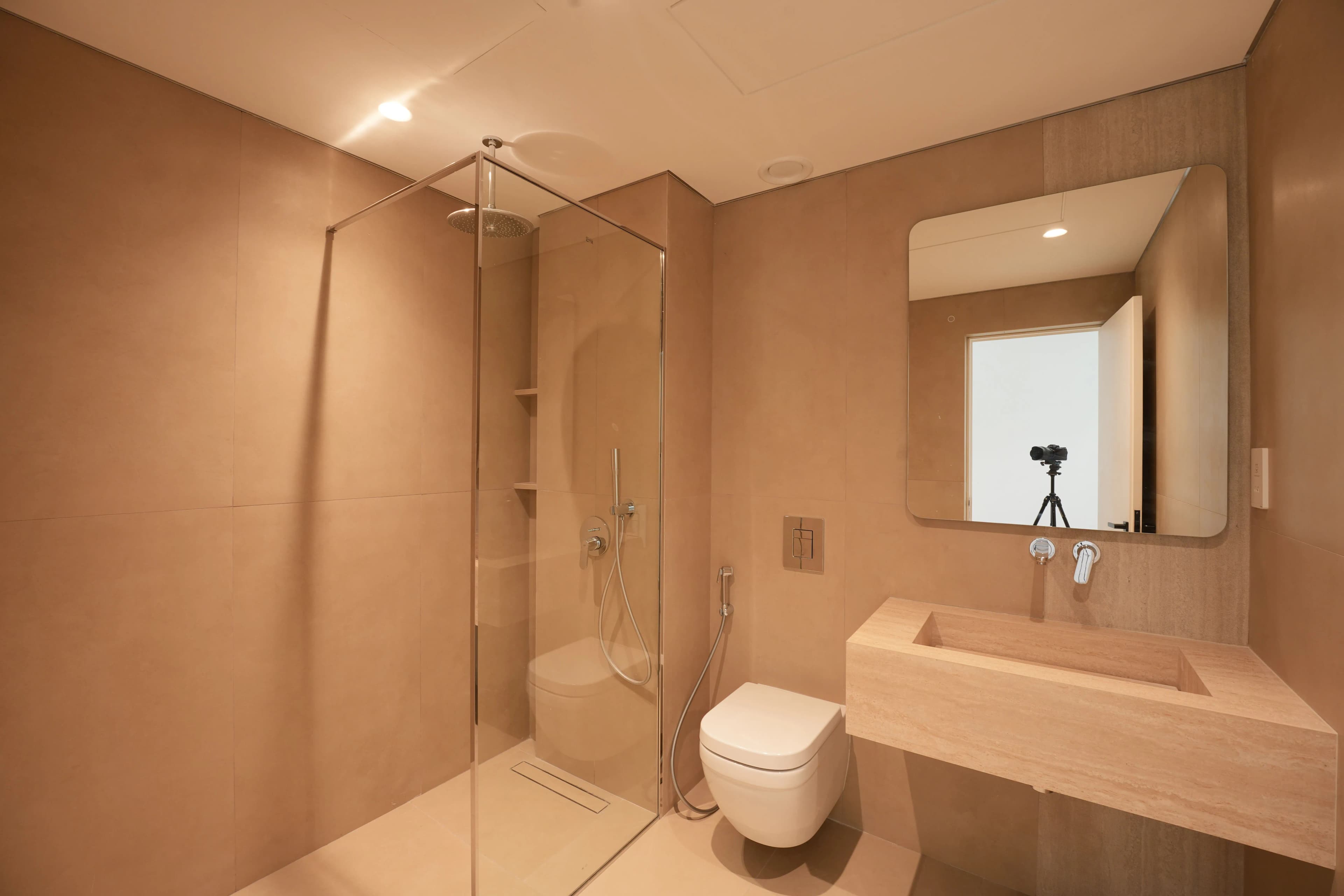 Italian porcelain slab details in the bathroom